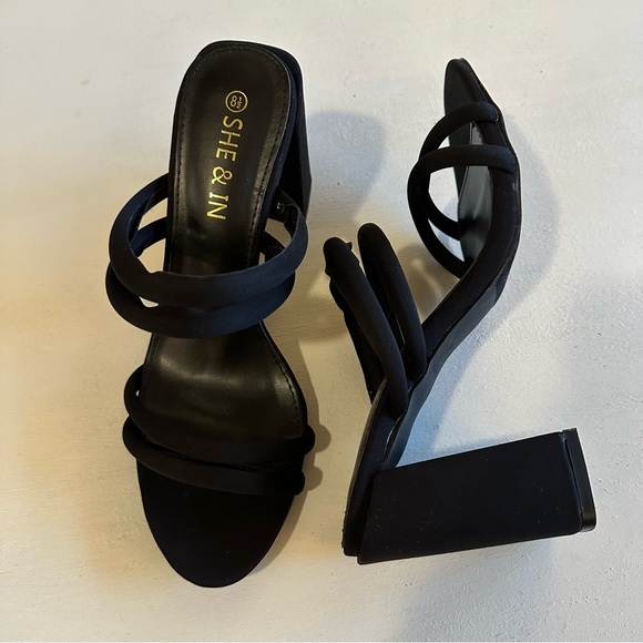 She & In Slip On Block Heeled Sandals - Black Size 8.5 - Picture 7 of 13